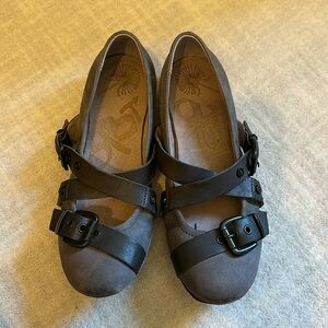 Cute Flats with criss cross buckles